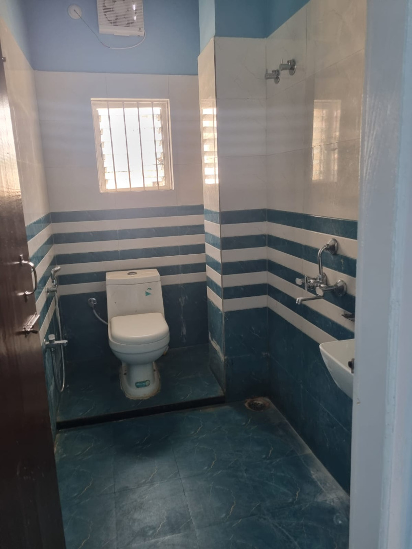 Unfurnished 3bhk in Fakharuddin Ali Ahmed Road, Barbari Village, Guwahati, Assam, India for Rent